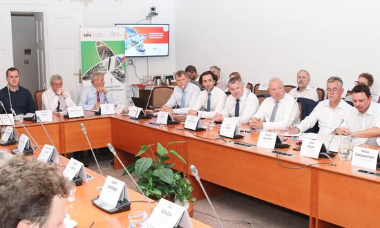 Členové hospodářského výboru se sešli s lídry českého jaderného průmyslu k řešení aktuální situace v dostavbě nových jaderných zdrojů